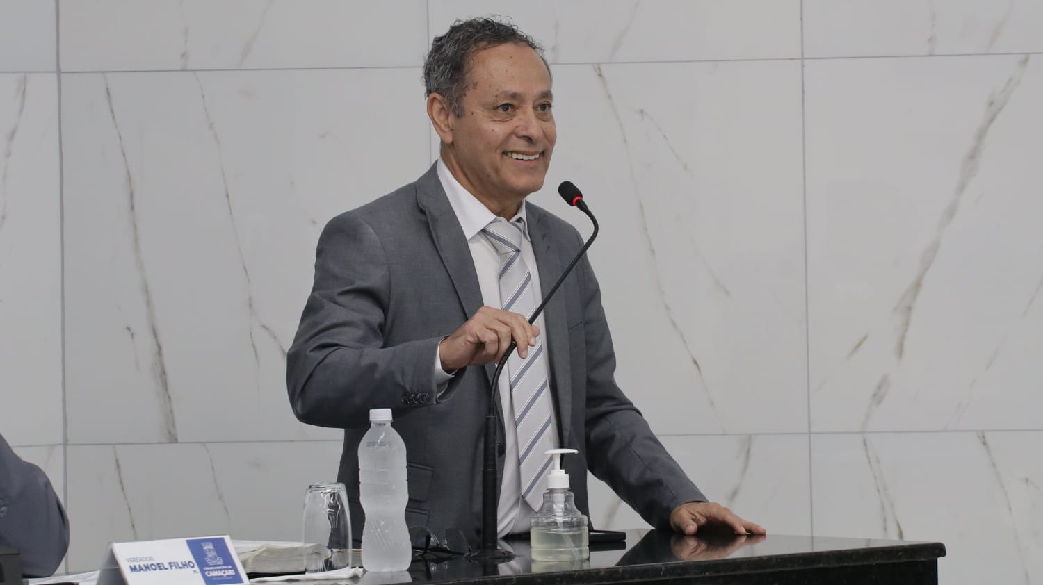 O prefeito Luiz Caetano sanciona lei de autoria do vereador Dr. Elias Natan (PSDB), que proíbe condenados por violência doméstica em cargos públicos